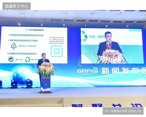 当上游核心树脂原料价格波动30%时，我们的体育场馆建设供应链如何应对？